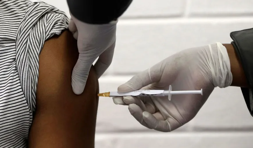 Administrarea greșită a vaccinului AstraZeneca ar putea fi cauza producerii cheagurilor de sânge