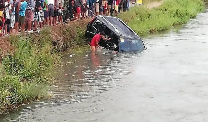 Tragedie, o maşină cu muncitori a căzut într-un canal. 13 persoane au murit înecate