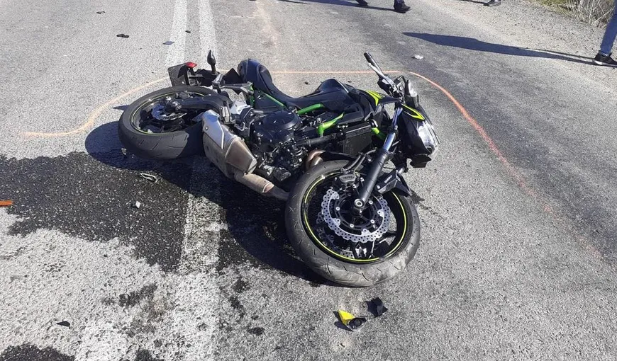 Tragedie în Vrancea! Tânără motociclistă, moartă într-un accident cumplit, după impactul cu un TIR. Imagini dramatice!