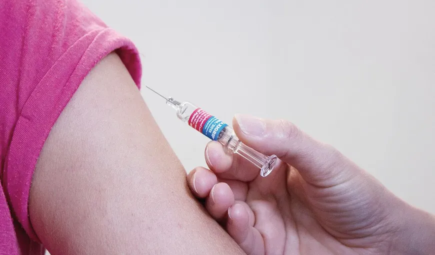 O adolescentă de 16 ani a făcut şoc anafilactic după ce s-a vaccinat cu Pfizer