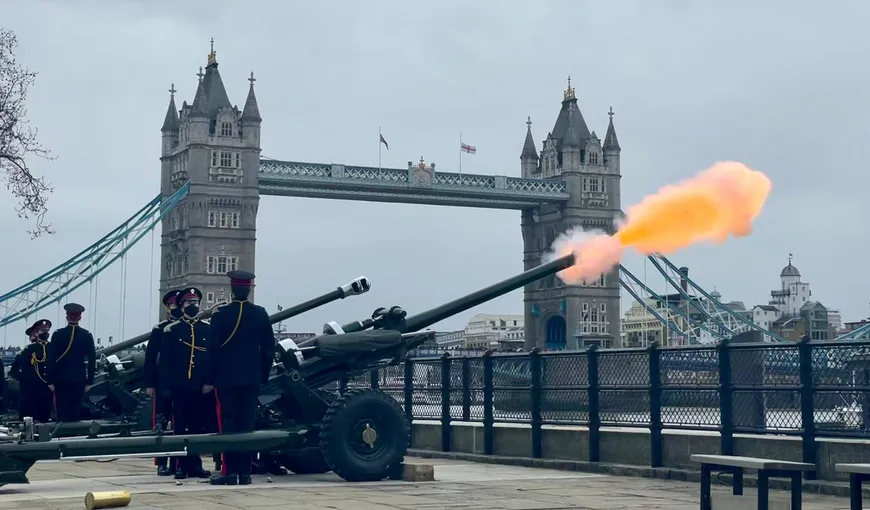 Salve de tun în Marea Britanie, timp de 40 de minute, în onoarea Prinţului Philip. Imagini impresionante VIDEO