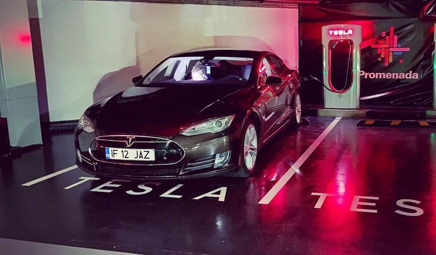 Tesla a lansat prima staţie „supercharger” în Bucureşti. Alte două oraşe din ţară vor avea staţii de încărcare rapidă