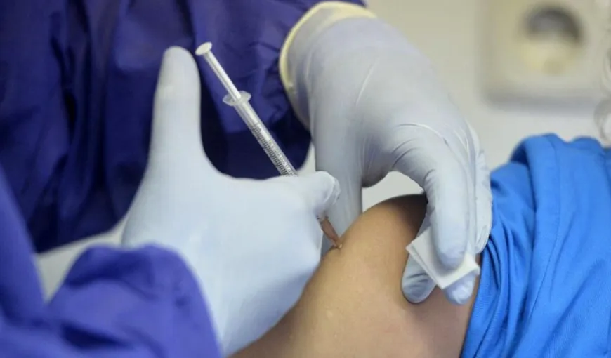 O asistentă a injectat soluţie salină în loc de vaccin în Germania. Motivul uluitor al gestului pentru care e acum anchetată