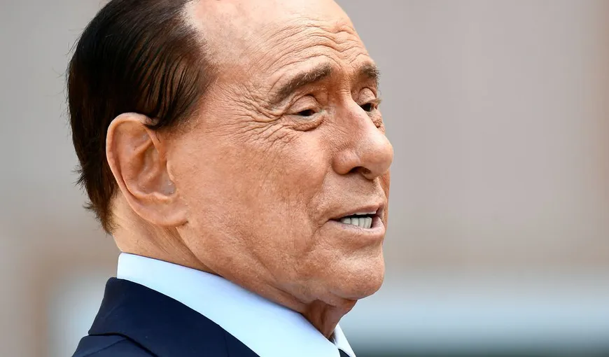 Silvio Berlusconi, internat din nou, la doar zece zile după ce a părăsit spitalul. Fostul premier are sechele după infectarea cu Covid