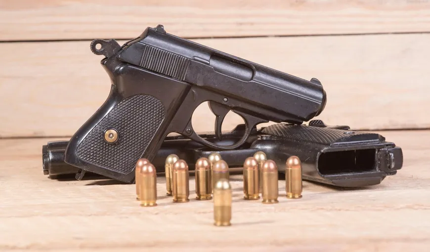 Lucian Bode anunţă o captură-record de arme letale, 2.850 de pistoale cu glonţ