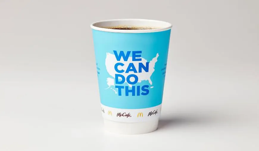 Cafeaua de la McDonald’s vine într-un nou ambalaj. Compania schimbă paharele pentru a promova vaccinul anti-Covid