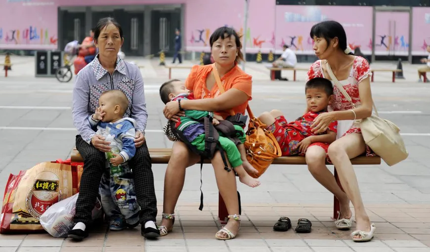 Moment istoric în China. După mai bine de 50 de ani, familiilor li se dă voie să aibă trei copii