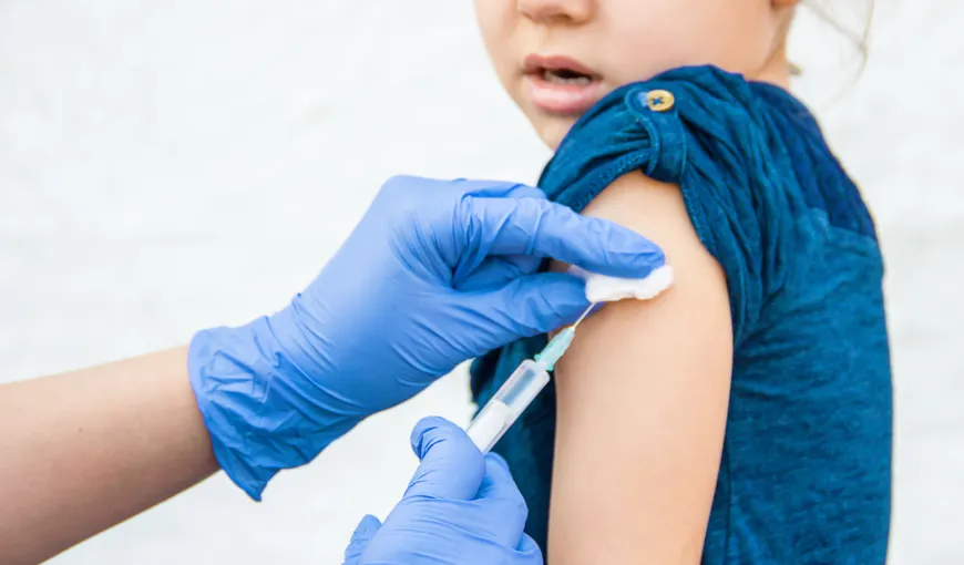 Liber la vaccinare pentru copii. EMA a autorizat serul Pfizer peste vârsta de 12 ani, în România procesul va începe cât mai curând posibil