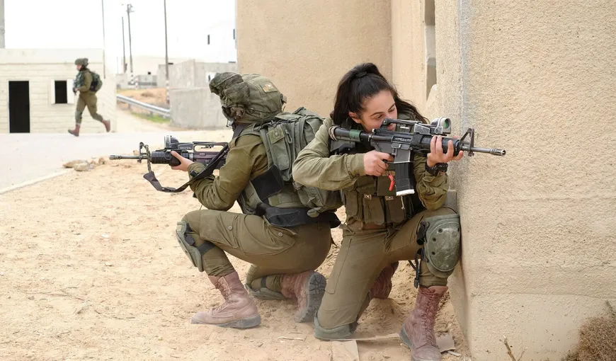 Israelul cheamă sub arme mii de rezervişti. Războiul în Fâşia Gaza e iminent, tancuri şi armament greu au fost deplasate la graniţă