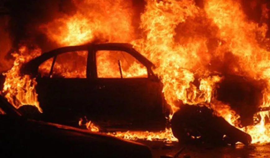 Atac mafiot în Oradea. Patru maşini au fost incendiate