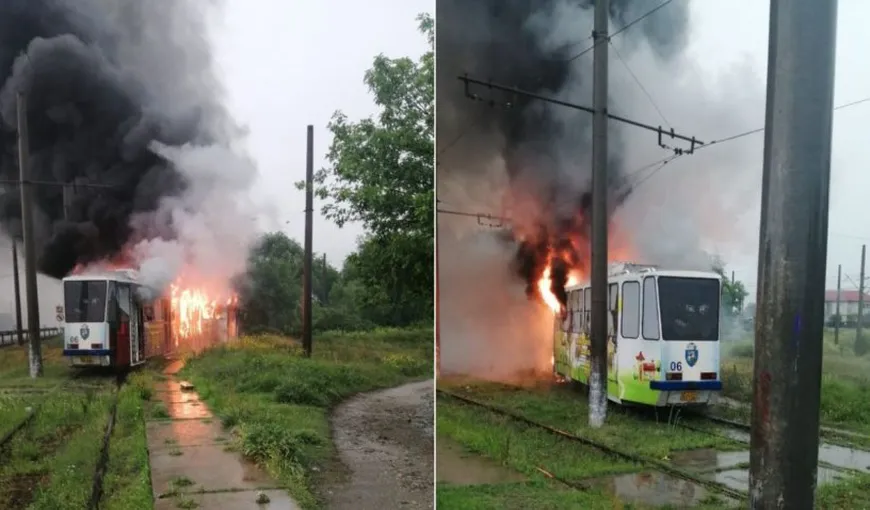 Un tramvai a luat foc, după ce a fost lovit de fulger în timpul furtunii