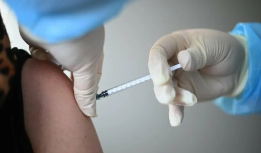 O tânără a primit din greşeală ŞASE doze de vaccin Pfizer