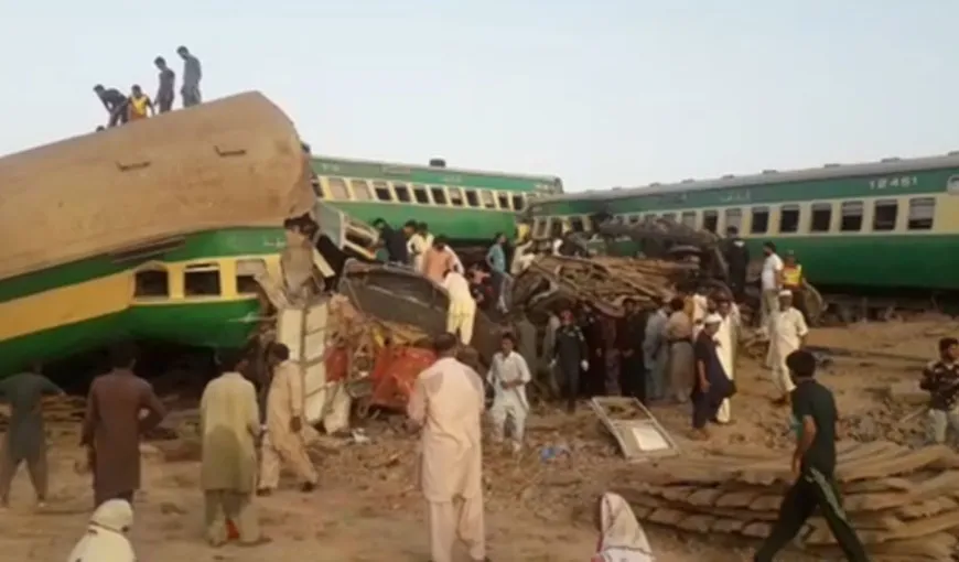 Accident feroviar. Cel puţin 30 de morţi după ciocnirea a două trenuri expres VIDEO