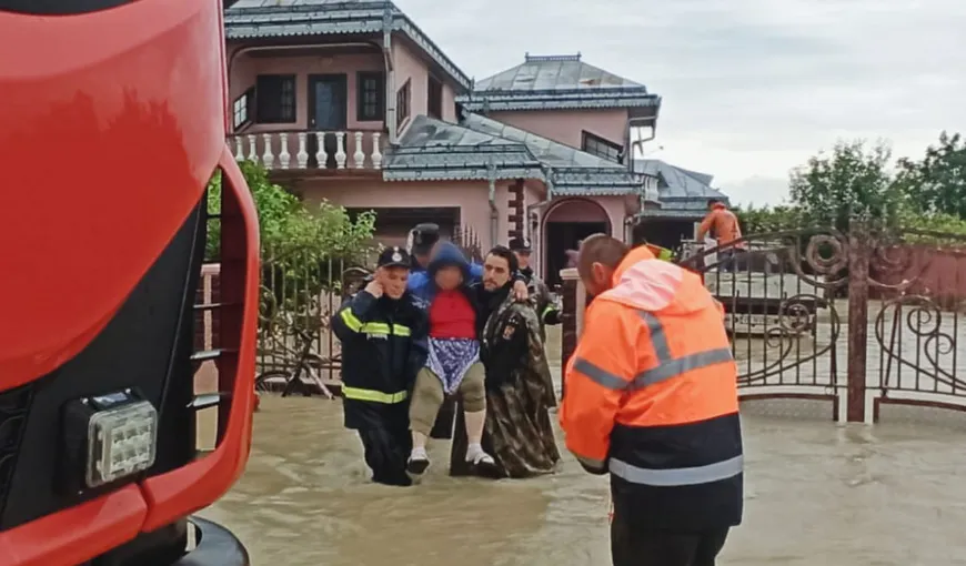 Bilanţul inundaţiilor. Doi morţi, o persoană dispărută şi zeci de localităţi afectate. Situaţia cea mai gravă e în Bilieşti, Vrancea