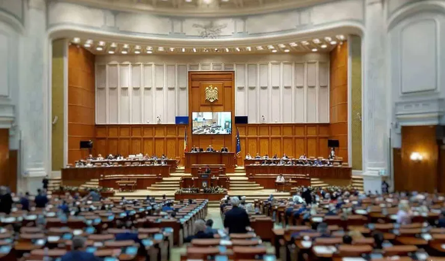 Camera Deputaţilor a adoptat legea care permite Guvernului să emită ordonanţe de urgenţă în vacanţa parlamentară