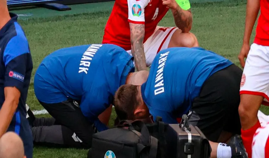 Euro 2020 Momente dramatice la meciul Danemarca – Finlanda. Christian Eriksen s-a prăbușit pe gazon, medicii l-au scos pe targă. Partida s-a reluat