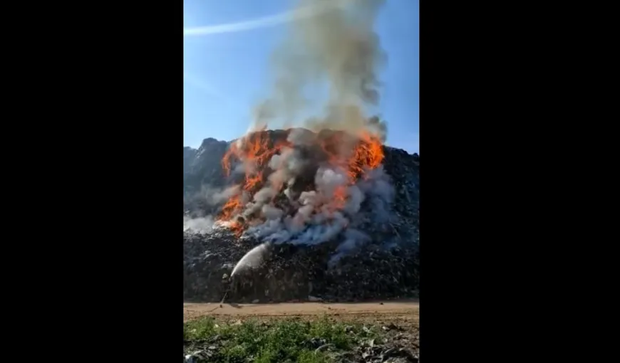 Incendiu la groapa de gunoi de la Sighişoara. Autoritățile au trimis mesaj RO-Alert din cauza degajărilor mari de fum