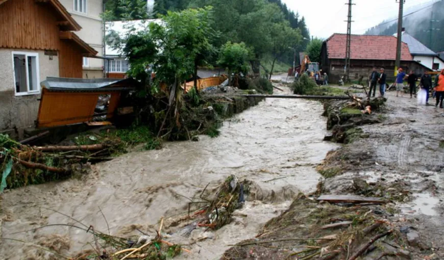 Prăpădul viiturilor. Inundațiile au băgat sub ape mai multe localități din Romania VIDEO