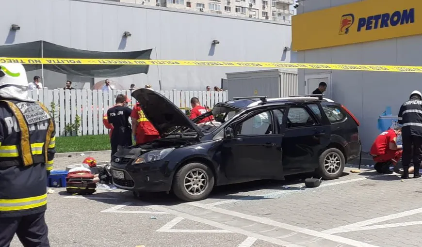 O maşină a explodat în Bucureşti, lângă o benzinărie. Un tânăr a murit, altul a fost transportat la spital