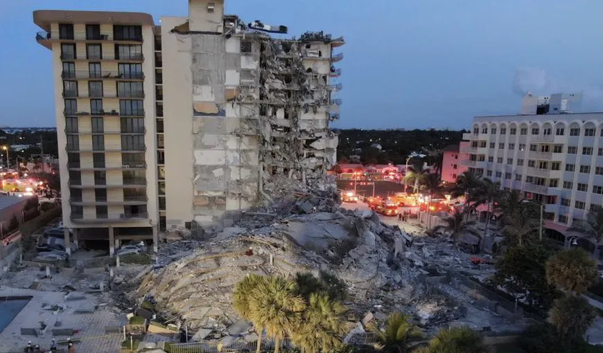 Clădire cu 12 etaje, prăbuşită la Miami. Cel puţin un om a murit, momentul producerii dezastrului a fost surprins de camere VIDEO