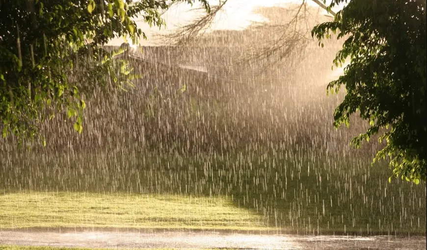Prognoza meteo 16 iunie. Ploi torenţiale cu descărcări electrice, izolat grindină şi vijelii în peste jumătate din ţară