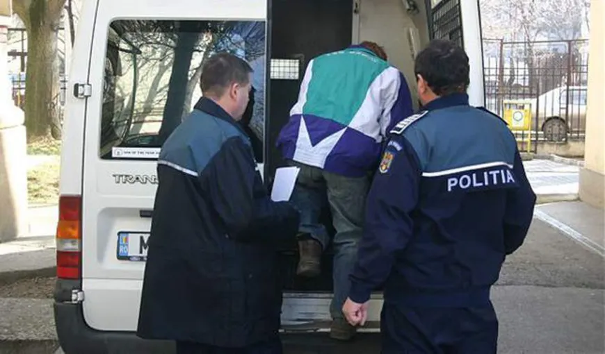 Poliţist din Constanţa, acuzat c-ar fi lovit un bărbat cu picioarele în cap. Victima e în comă