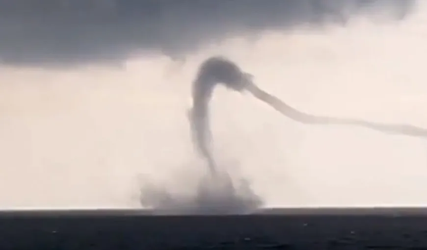 Imagini uluitoare cu o tornadă în Marea Neagră! Vârtejul uriaş, surprins de marinari VIDEO