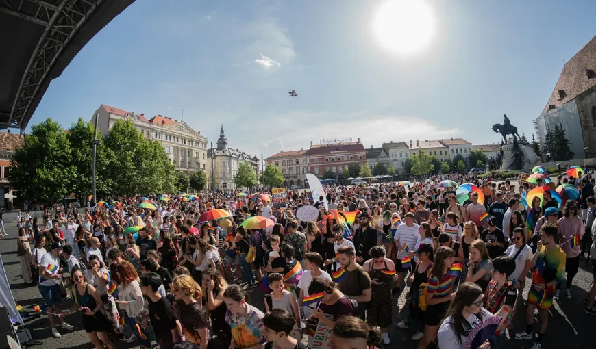 Confruntarea între LGBT şi reprezentanţii Bisericii: „Parada Pride are un scop politic. Persoanele LGBT au nevoie de drepturi egale” vs „Ei îi spun educaţie sanitară, dar nu e cazul”