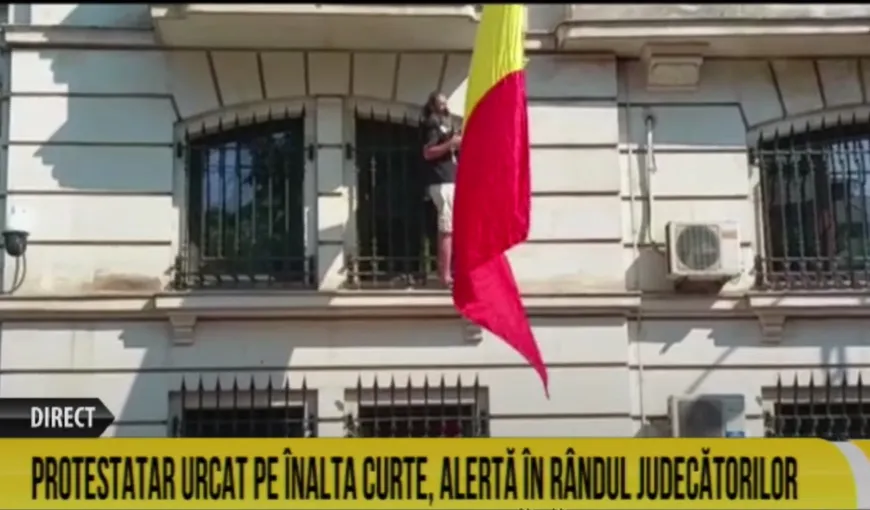 Protest extrem! „Stegarul dac” s-a urcat pe clădirea ÎCCJ VIDEO