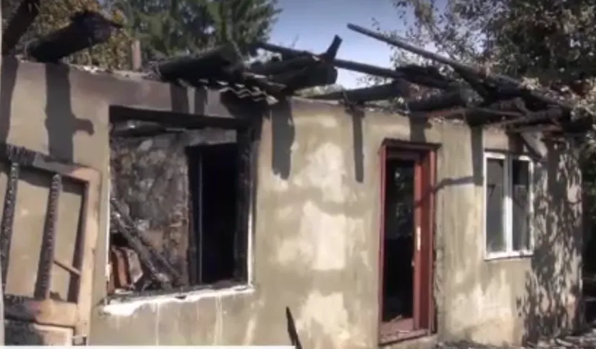 Un bărbat a murit pentru că și-a dat foc la casă, după ce a adormit fumând. Fiica nu are bani de înmormântare