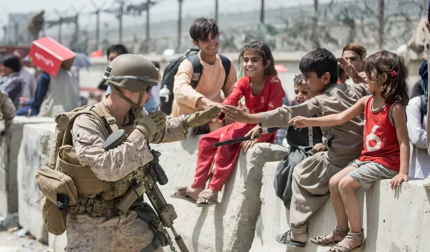 Cancelarul austriac Sebastian Kurz refuză să primească refugiaţi afgani. Haosul continuă în Afganistan
