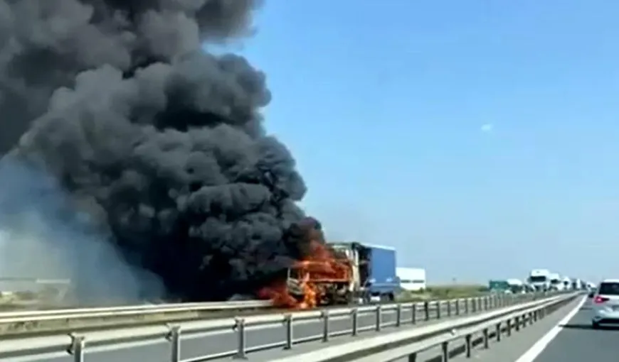 Alertă pe autostrada A1. Un TIR a luat foc. Traficul pe sensul Bucureşti – Piteşti este restricționat