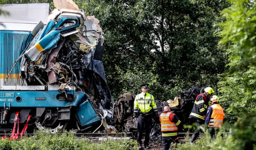 Accident mortal între două trenuri, în Cehia. Trei persoane au murit, iar alte zeci sunt rănite
