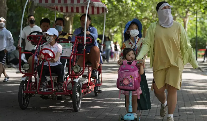 China a aprobat oficial politica celui de-al treilea copil. Cea mai populată ţară de pe planetă vrea să stimuleze natalitatea