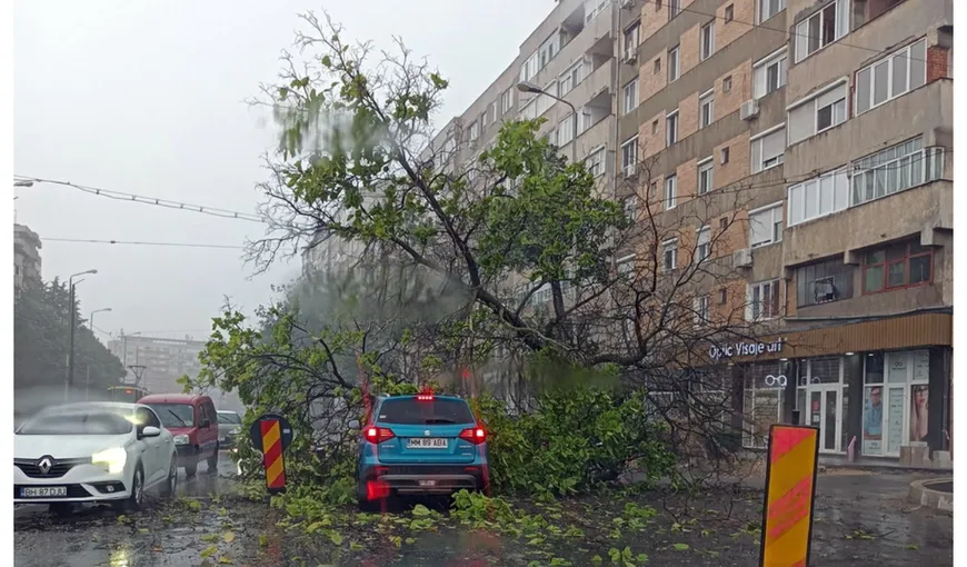 Furtunile fac prăpăd în ţară. Imagini apocaliptice la Oradea