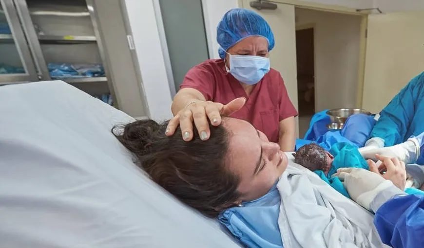 O femeie de 140 kg a născut un băieţel de 5 kg, la Iaşi