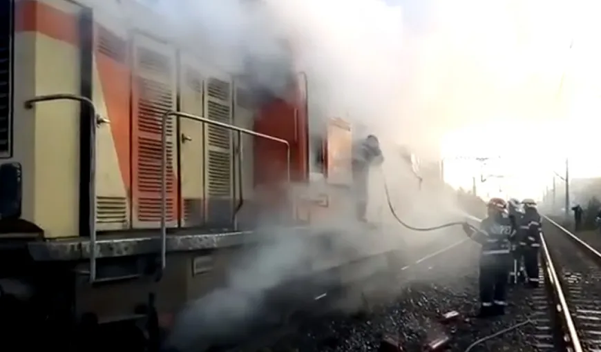 Un nou tren cu pasageri a luat foc. Clipe de panică în Gara Titu