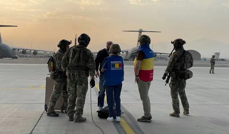 Un singur român evacuat din Kabul cu aeronava Hercules plecată de la Bucureşti. MAE: Accesul spre aeroport al celorlalți români este îngreunat