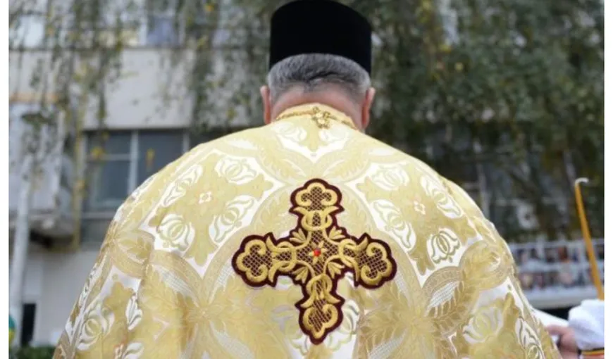 Anchetă de amploare în Alba Iulia. Un preot cu COVID ar fi participat la două botezuri, o înmormântare și ar fi ținut și o slujbă