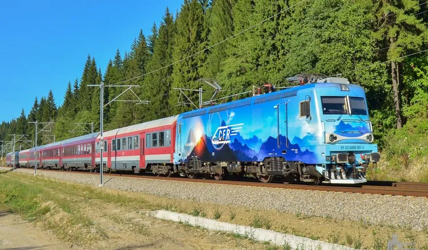 Coşmar pe calea ferată! Sute de călători, blocaţi de mai multe ore între Orşova şi Severin la temperaturi caniculare. Cauza defecţiunii