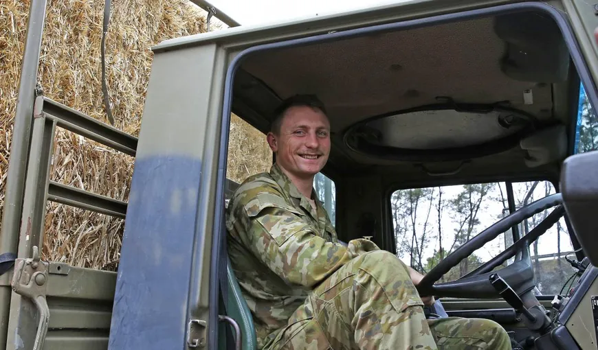 Marea Britanie vrea să rezolve cu armata criza şoferilor de camion. Militarii ar putea fi chemaţi să ajute la aprovizionarea supermarketurilor