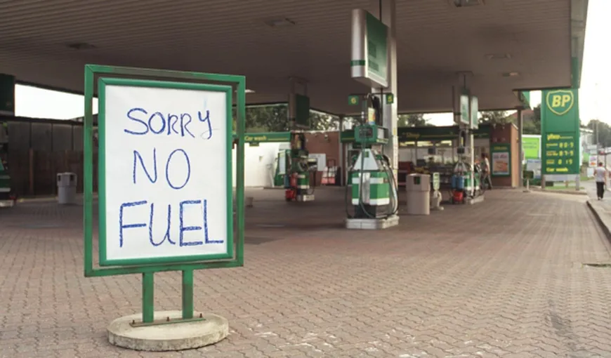 Criza carburanţilor în Marea Britanie. Benzinăriile limitează vânzările de combustibil la un plafon maxim de 30 de lire sterline pentru fiecare client