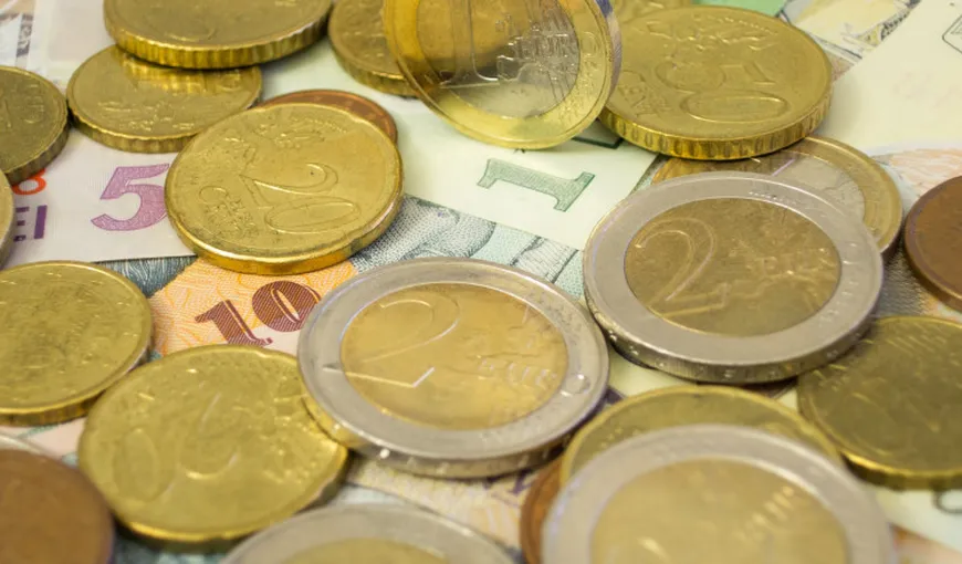 Analiza CFA România: Cursul euro – leu va ajunge la 5,02 în următoarele şase luni, valoare medie 