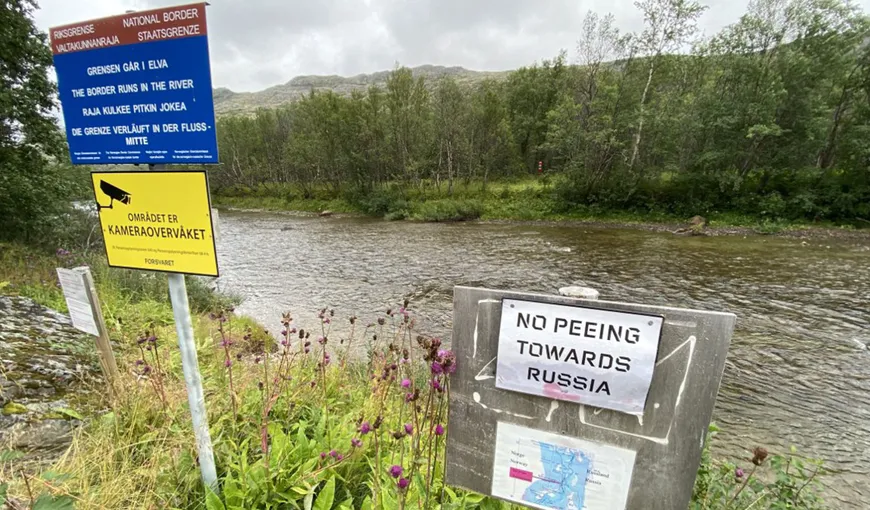 „Nu urinaţi în direcţia Rusiei!”. Interdicţia este afişată la vedere, cine nu o respectă este pasibil de o amendă de 300 de euro