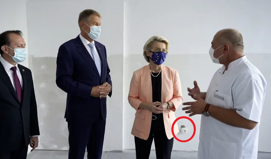 Poza cu preşedintele Iohannis şi Ursula von der Leyen în care apare o priză ieşită din perete a stârnit un val de ironii pe Facebook. Explicaţia oficială: „Eram în plin şantier”