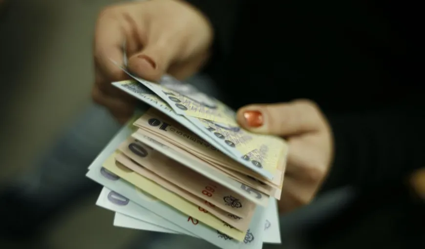 Lovitură pentru românii cu credite bancare. Cu cât vor creşte ratele lunare