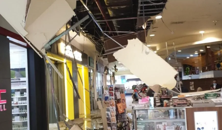 Tavanul dintr-un mall din Cluj s-a prăbuşit, după ce s-a spart o conductă de apă VIDEO