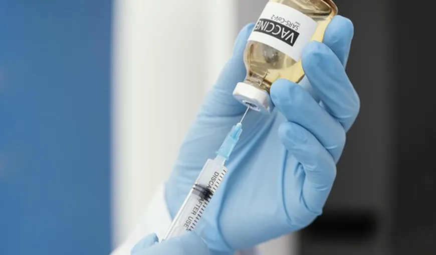Pfizer susține că a treia doză de vaccin restabilește imunitatea în cazul Covid19 la 95%