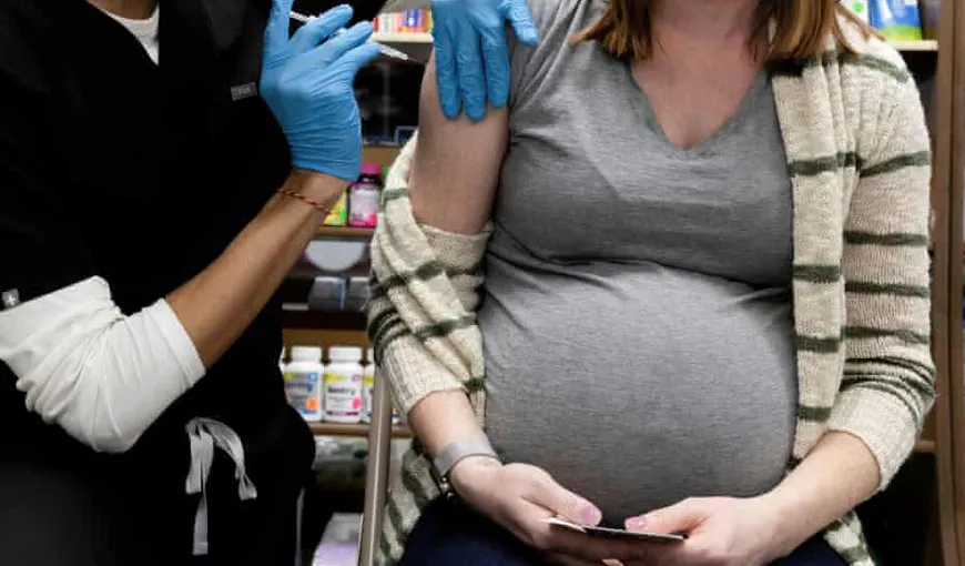 Gravidele care nu se vaccinează anti-Covid se expun la riscuri grave: „Nu amânați până după naștere. Ar putea fi prea târziu”