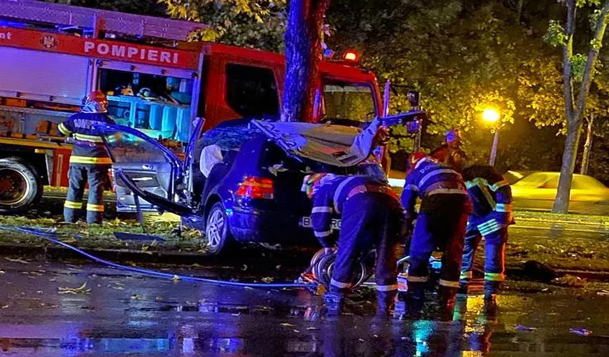 Accident grav în Capitală. O mașină în care se aflau patru tineri a intrat într-un copac. Medicii au intervenit de urgență